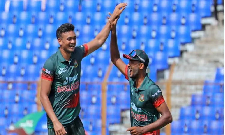 জোড়া উইকেট তুলে নিয়ে স্বপ্ন দেখছে বাংলাদেশ
