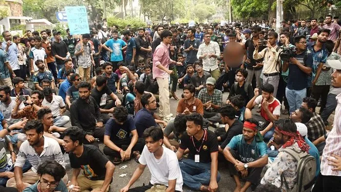 জবি শিক্ষার্থীদের আন্দোলন চলছে