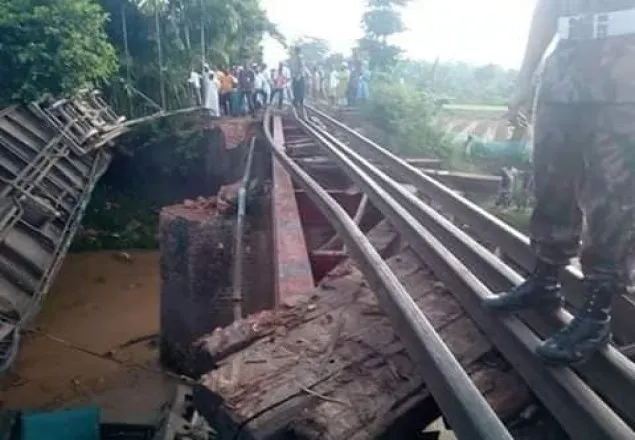 বিকেলের মধ্যে রেল যোগাযোগ স্বাভাবিক হতে পারে