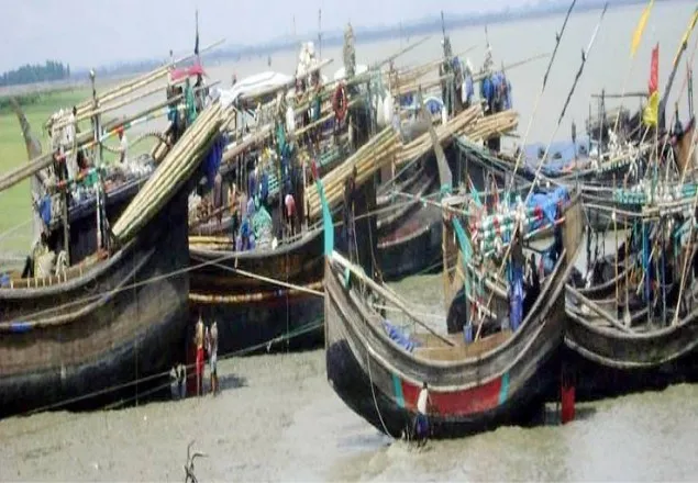  উপকূলে জেলেদের চাল নিয়ে অনিয়মের অভিযোগ