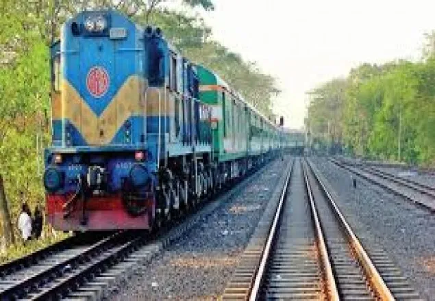 ফেনীতে ট্রেনে কাটা পড়ে যুবতী নিহত