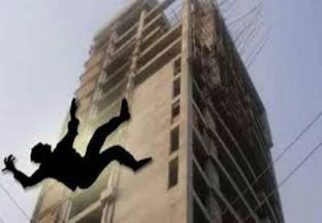 চকবাজারে ভবন থেকে পড়ে যুবকের মৃত্যু