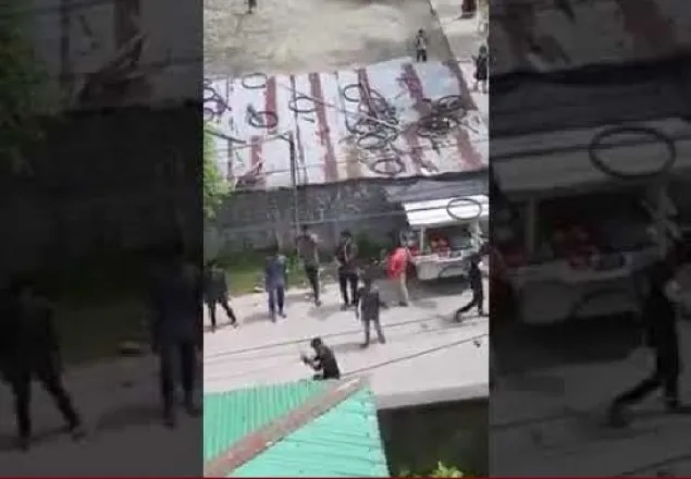 ‘পাশে দাঁড়িয়ে থাকারাই শুরুতে আমাদের পথ আটকায়’ 