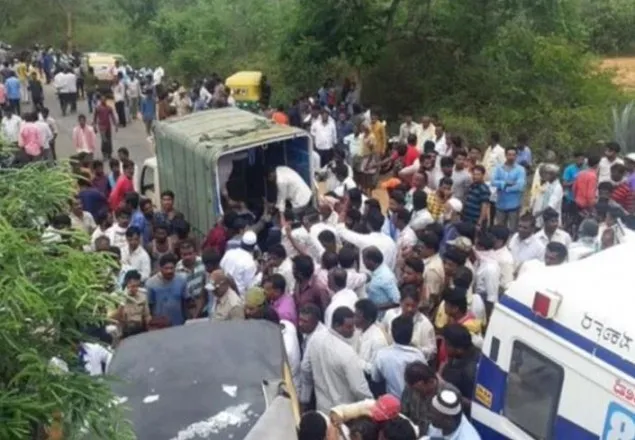ভারতে সড়ক দুর্ঘটনায় নিহত ১২