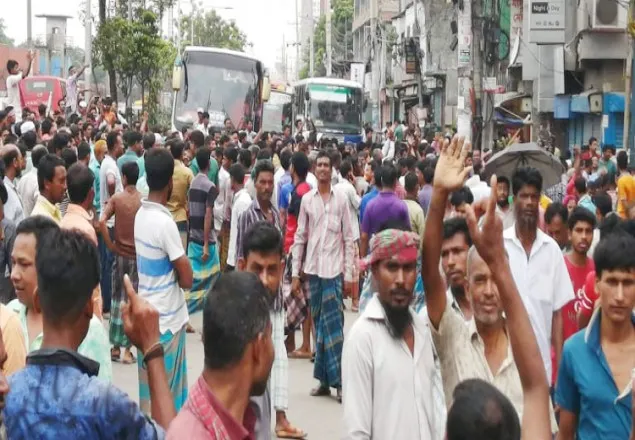 রিকশা বন্ধের প্রতিবাদে সড়ক অবরোধ