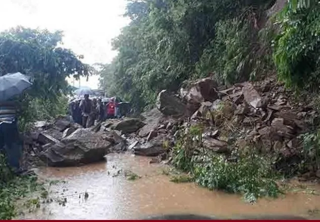 রাঙামাটিতে পাহাড় ধসে শিশুসহ নিহত ২