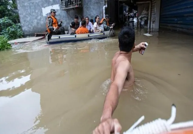চীনে ভারী বৃষ্টিপাত থেকে বন্যায় নিহত বেড়ে ৬১