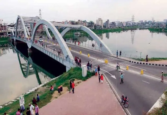 হাতিরঝিলে সড়ক দুর্ঘটনায় নিহত ১
