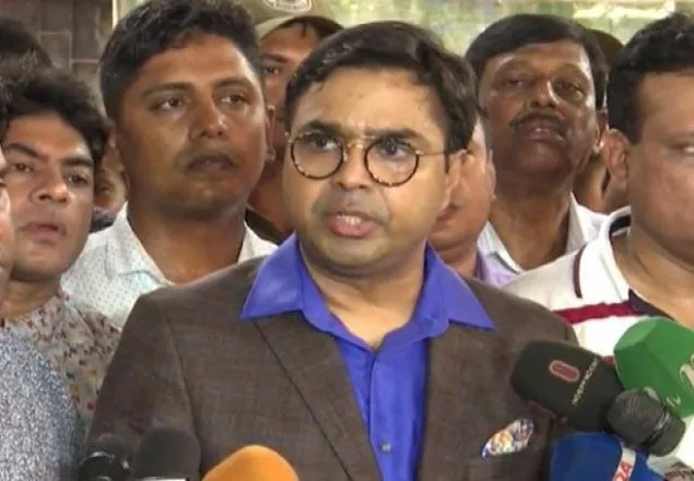 ফল নিয়ে ডেঙ্গু রোগীর বাসায় সাঈদ খোকন!