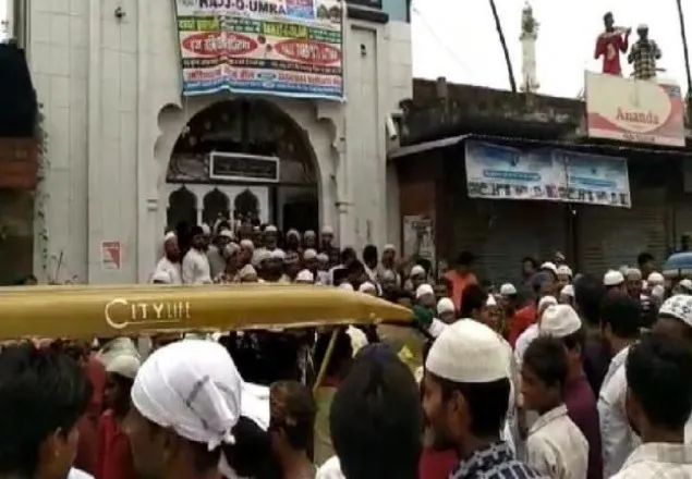 ‘জয় শ্রীরাম’ না বলায় ক্রিকেট ব্যাট দিয়েই মাথা ফাটাল মাদ্রাসা ছাত্রদের