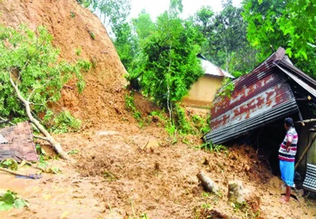 চকরিয়ায় পাহাড়ধসে স্বামী-স্ত্রীর মৃত্যু