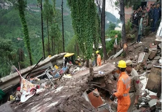 ভারতে ভবন ধসে ১৩ সেনাসদস্য নিহত