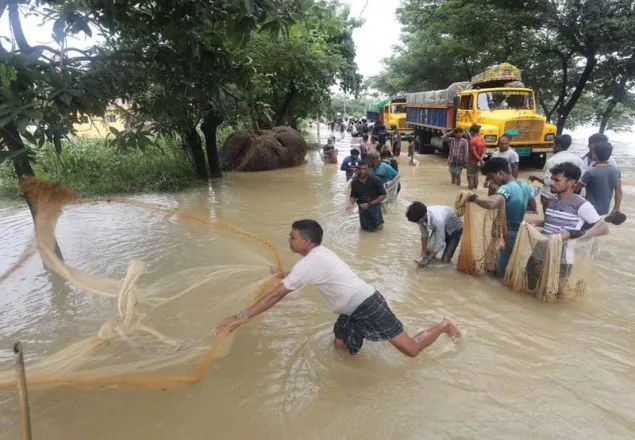 চট্টগ্রামে ৪ লাখ মানুষ পানিবন্দি