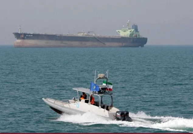 পারস্য উপসাগরে তেলবাহী বিদেশি জাহাজ আটক করেছে ইরান