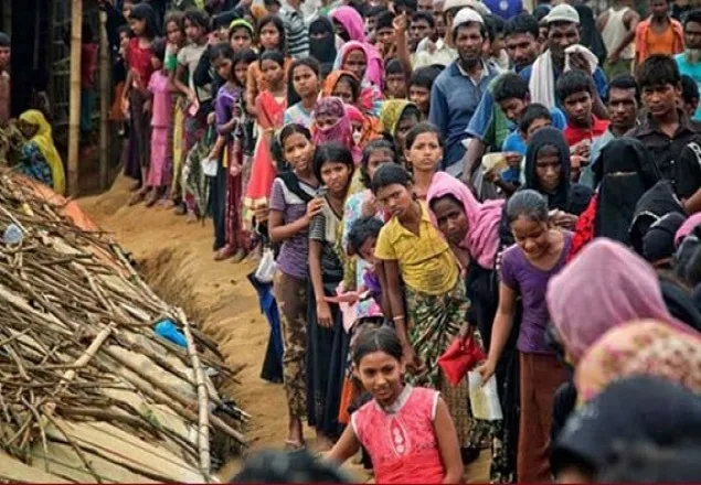রোহিঙ্গা ক্যাম্প থেকে এনে ছে‌লেধরা বানিয়ে তরুণীকে গণপিটুনি 