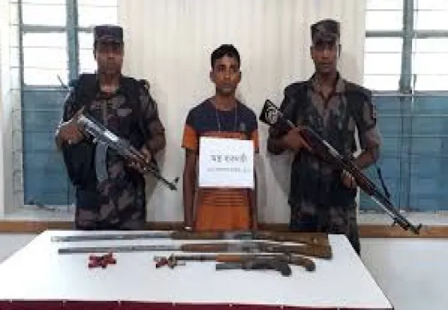 টেকনাফে ডাকাতির প্রস্তুতিকালে অস্ত্রসহ আটক ২