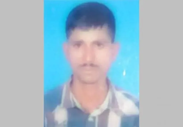 মেয়েকে গোপনে দেখতে গিয়ে গণপিটুনির শিকার সিরাজ