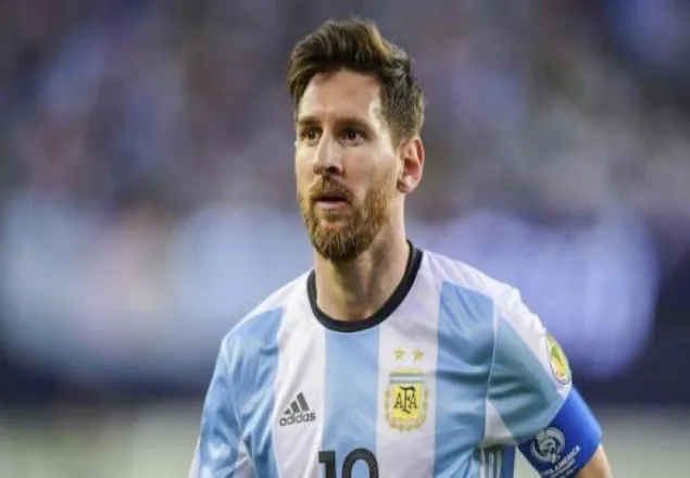 নিষিদ্ধ মেসি, গুণতে হচ্ছে জরিমানা