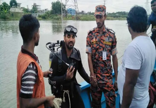 ধলেশ্বরী নদীতে নেমে আইডিয়ালের ৩ শিক্ষার্থী নিখোঁজ