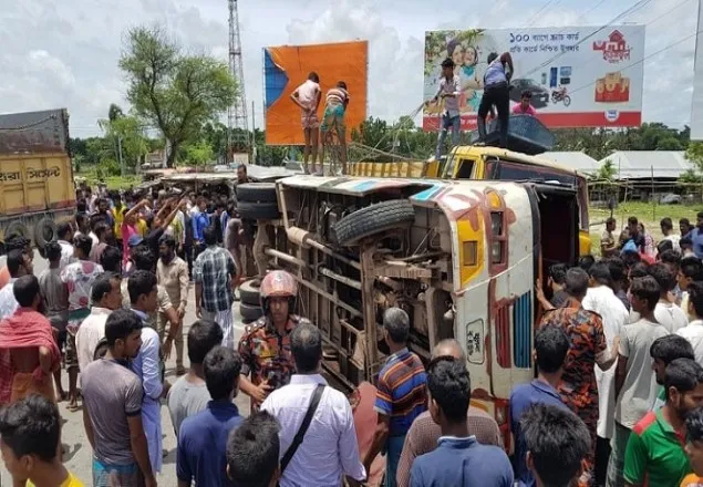 গোপালগঞ্জে বাস উল্টে নিহত ৪