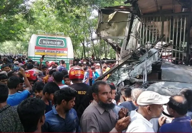 ঠাকুরগাঁওয়ে দু’বাসের সংঘর্ষে নিহত বেড়ে ৮, আহত ২৪