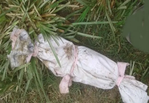 কাফনের কাপড়ে মোড়ানো অজ্ঞাত মহিলার লাশ উদ্ধার