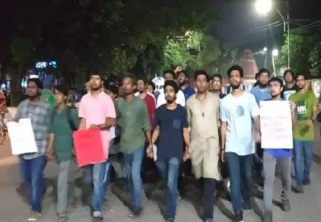 কাশ্মীর দাবিতে উত্তাপ ঢাবি