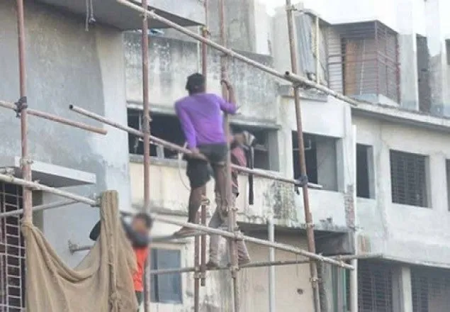 পল্লবীতে ভবন থেকে পড়ে নিহত ৩ শ্রমিক