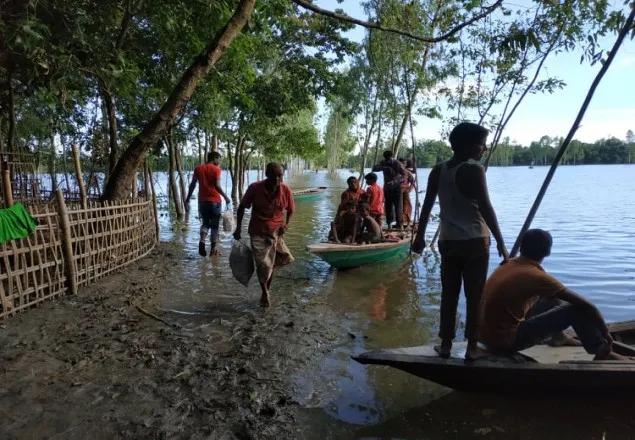 বন্যা পরিস্থিতি কিছুটা উন্নতি, দুর্ভাগ্য পিছু ছাড়েনি বানভাসী মানুষের