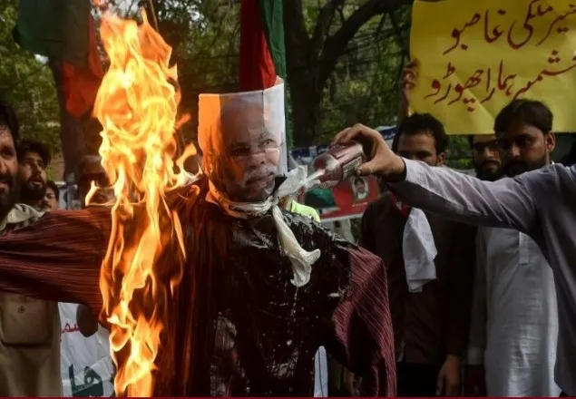 ভারতের সঙ্গে বাণিজ্য বন্ধের ঘোষণা পাকিস্তানের