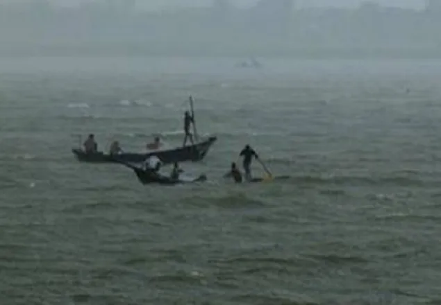 ভিজিএফ’র চাল নিয়ে ফেরার পথে জামালপুরে নৌকাডুবি, নিখোঁজ ১২