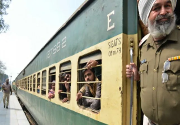 ভারতের সঙ্গে বিমান ও রেল যোগাযোগ বন্ধ করেছে পাকিস্তান