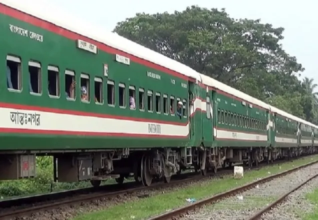 তিন ঘণ্টা পর সচল উত্তরবঙ্গের রেলপথ