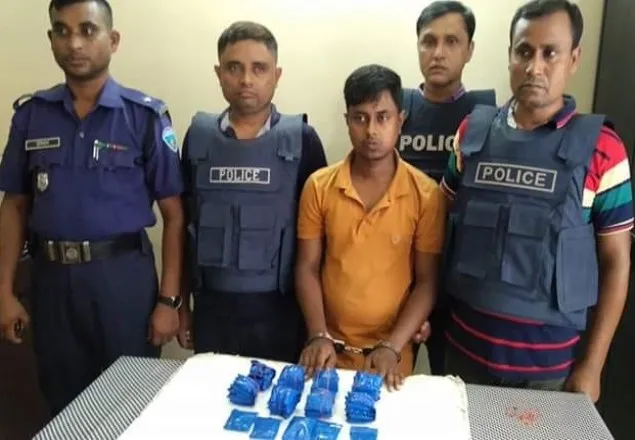 নোয়াখালীতে ৯ হাজার পিস ইয়াবাসহ যুবক আটক 