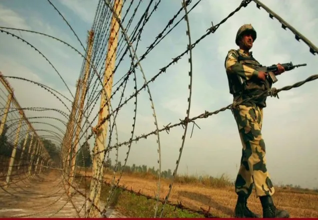 ‘সীমান্তের পুরোটাতেই কাঁটাতারের বেড়া চায় ভারত’