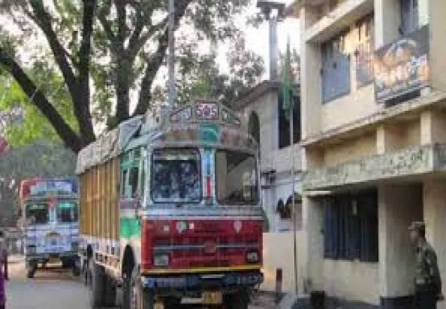 হিলি স্থলবন্দরে আমদানি-রপ্তানি ৮ দিন বন্ধ