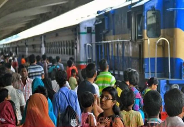 শিডিউল বিপর্যয়ে ট্রেনের যাত্রা বাতিল, ফেরত নিচ্ছে টিকিট