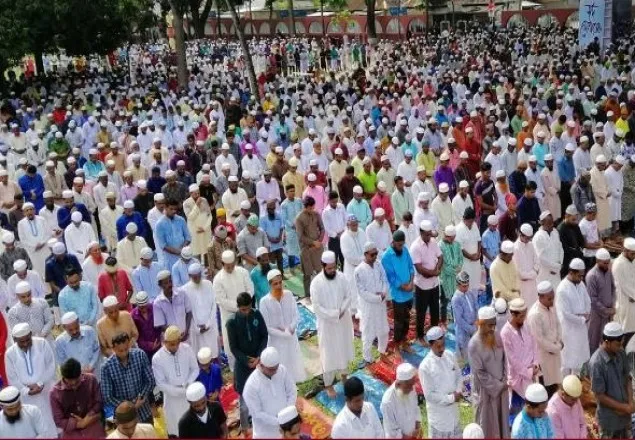 শোলাকিয়ায় দেশের বৃহত্তম ঈদের জামাত অনুষ্ঠিত 