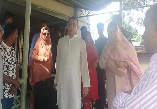 দুই নাতনিকে নিয়ে বাসার খাবার খেলেন খালেদা জিয়া