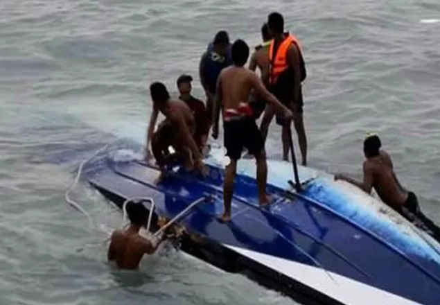১৮ যাত্রী নিয়ে স্পিডবোট ডুবি, নিখোঁজ অনেকে