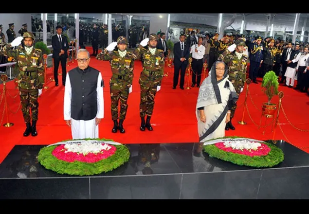 বঙ্গবন্ধুর প্রতিকৃতিতে রাষ্ট্রপতি ও প্রধানমন্ত্রীর শ্রদ্ধা নিবেদন