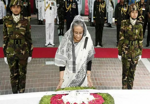 টুঙ্গিপাড়ায় বঙ্গবন্ধুর সমাধিতে প্রধানমন্ত্রীর শ্রদ্ধা