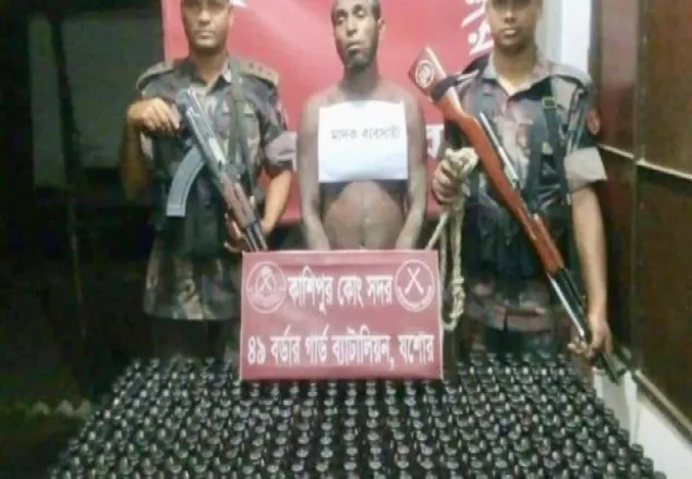 শার্শা সীমান্তে ফেনসিডিলসহ আটক ১