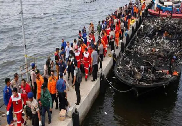 ইন্দোনেশিয়ায় ফেরিতে আগুন, নিহত ৭