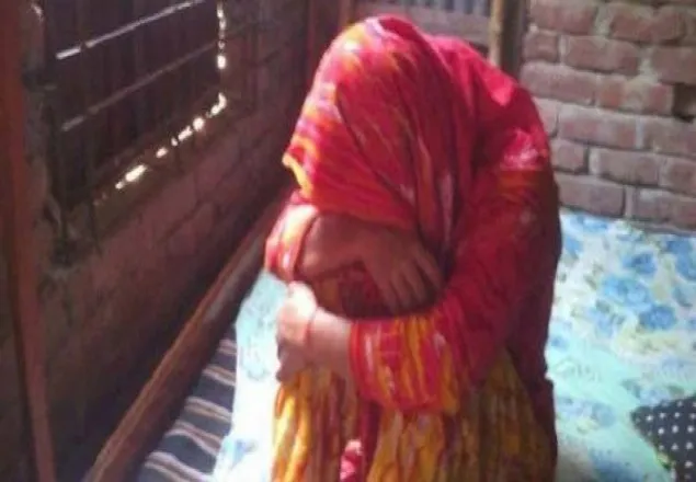 ধর্ষণচেষ্টার মামলা তুলে না নেয়ায় মাদ্রাসাছাত্রীকে গণধর্ষণ