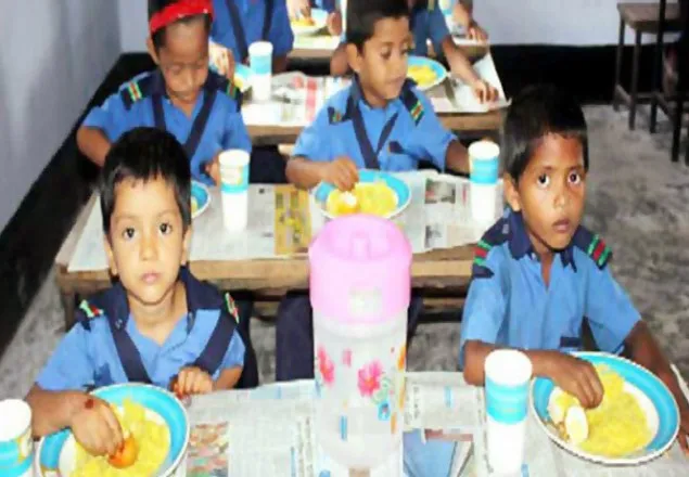 সব প্রাথমিক বিদ্যালয়ে দেয়া হবে দুপুরের খাবার