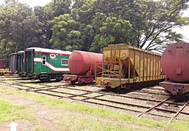 কমলাপুরে ট্রেনের পরিত্যক্ত বগিতে ছাত্রীর লাশ