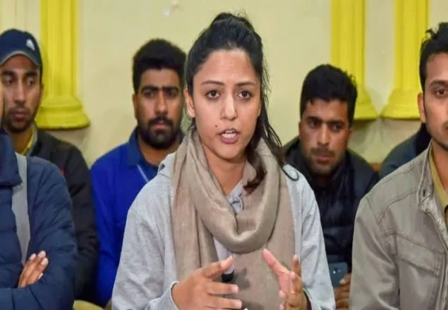 কাশ্মীর নিয়ে 'গোপন তথ্য' ফাঁস করায় ভিপি শেহলা রশিদের নামে মামলা