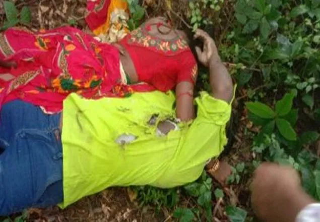 জঙ্গলে আলিঙ্গনরত পরকীয়া জুটির বজ্রপাতে মৃত্যু