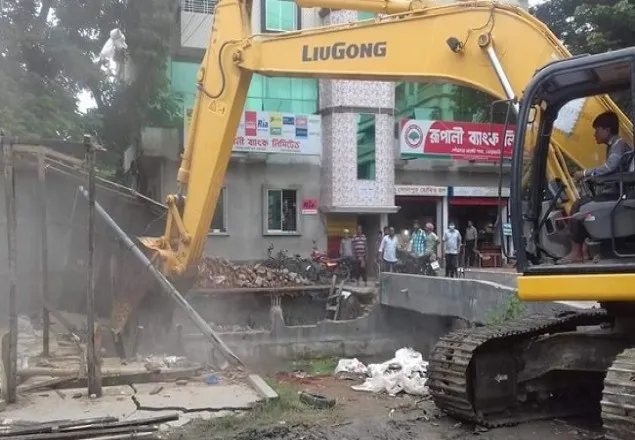 যানজট নিরসনে নোয়াখালীতে উচ্ছেদ অভিযান